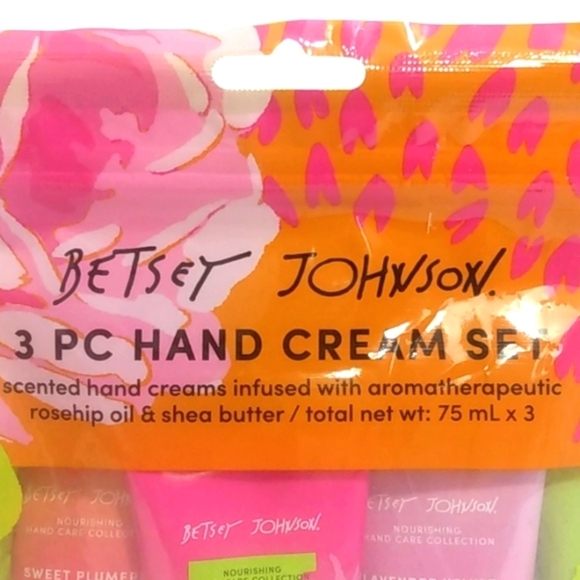 BETSEY JOHNSON 3 PIECE SCENTED HAND CREAM SET PLUMERIA ROSEHIP LAVENDER … - Picture 3 of 7